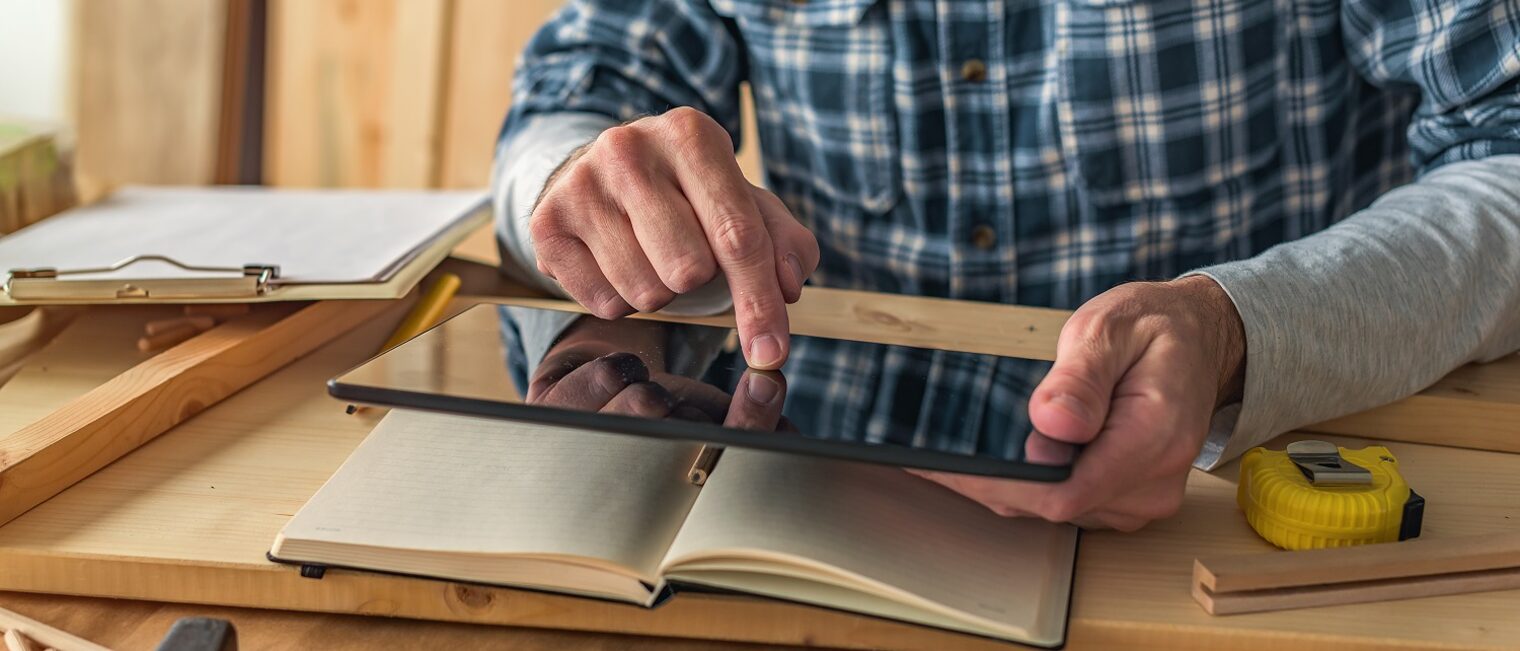 Carpenter using digital tablet to complete project to do list in small business woodwork workshop Schlagwort(e): carpenter, tablet, man, woodwork, carpentry, caucasian, connection, craft, craftsman, blue-collar, craftsmanship, digital, 40s, adult, app, authentic, diy, entrepreneur, equipment, handyman, hobby, improvement, indoors, internet, job, maintenance, male, modern, networking, occupation, one person, online, solopreneur, planning, profession, professional, project, real people, renovation, repairman, small business, social media, technology, touchpad, using computer, worker, workman, workshop, carpenter, tablet, man, woodwork, carpentry, caucasian, connection, craft, craftsman, blue-collar, craftsmanship, digital, 40s, adult, app, authentic, diy, entrepreneur, equipment, handyman, hobby, improvement, indoors, internet, job, maintenance, male, modern, networking, occupation, one person, online, solopreneur, planning, profession, professional, project, real people, renovation, repairman, small business, social media, technology, touchpad, using computer, worker, workman, workshop